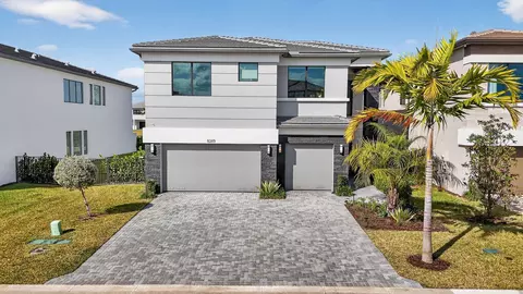 8289 Royal County Down Rd, Boca Raton, FL 33434