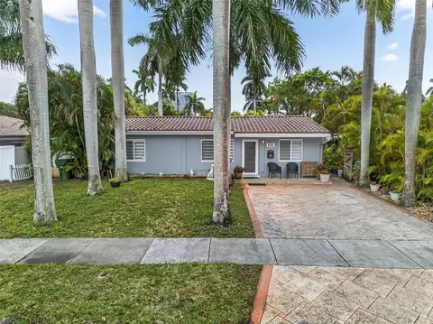 918 NE 4th St, Hallandale Beach, FL 33009