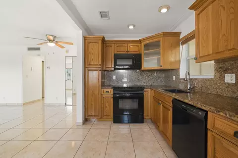 1455 N 12th Ct #2B, Hollywood, FL 33019