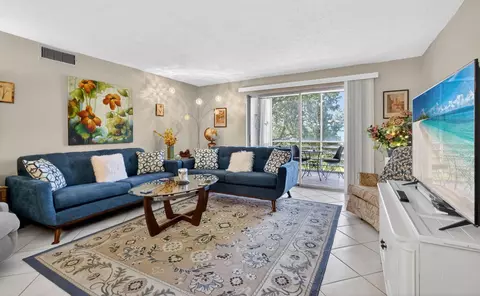 330 NE 26th Ave #318, Boynton Beach, FL 33435