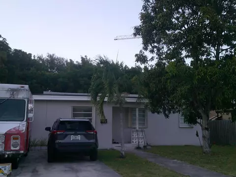 2127 Dewey St, Hollywood, FL 33020