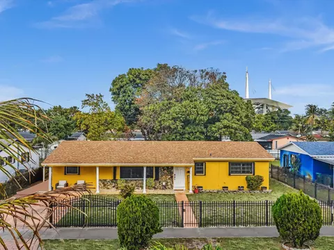 2285 NW 195th St, Miami Gardens, FL 33056