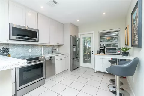 704 NE 14th Pl, Fort Lauderdale, FL 33304