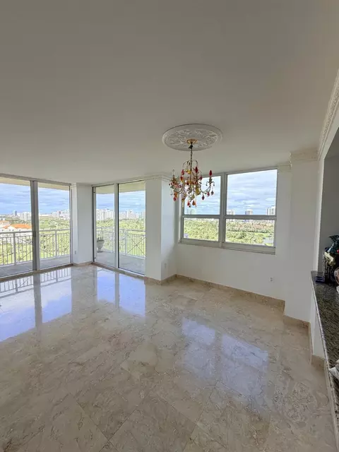 19501 W Country Club Dr #1814, Aventura, FL 33180