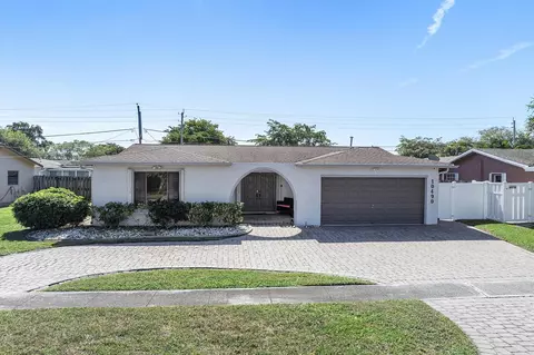 10490 NW 24th St, Sunrise, FL 33322
