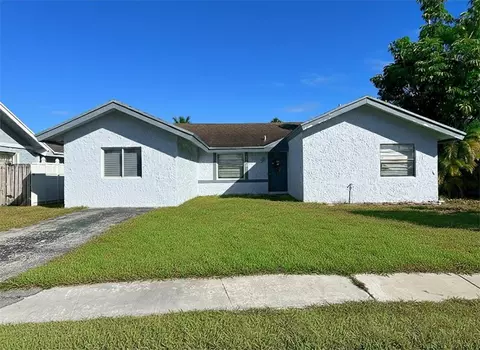 8205 SW 12th Pl, North Lauderdale, FL 33068