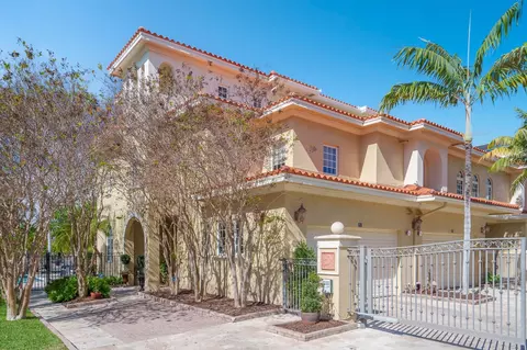 237 Garden Ct, Lauderdale By The Sea, FL 33308
