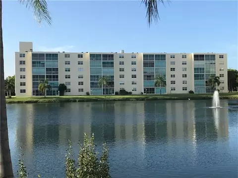 425 SE 11th Ter #302, Dania Beach, FL 33004