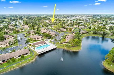 444 Pine Glen Ln #D-1, Greenacres, FL 33463