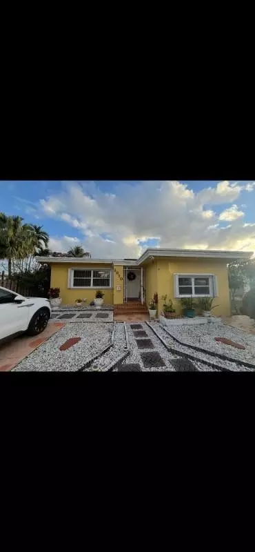 2610 Pierce St, Hollywood, FL 33020