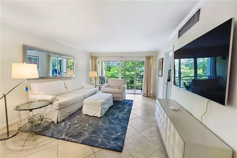775 Jeffery St #303, Boca Raton, FL 33487