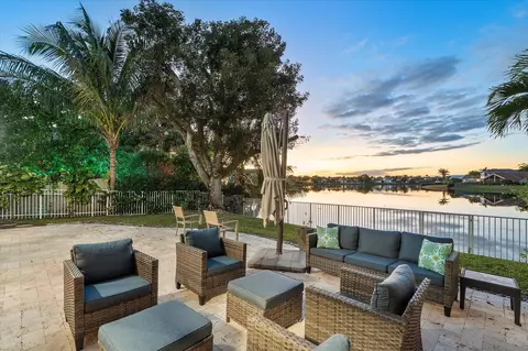 15561 NW 12th Pl, Pembroke Pines, FL 33028