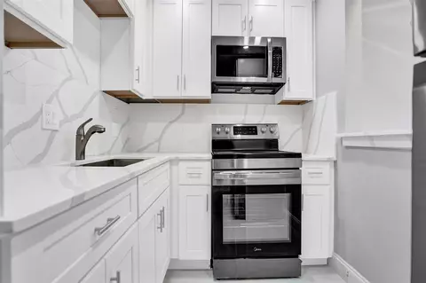 701 Pine Dr #104, Pompano Beach, FL 33060