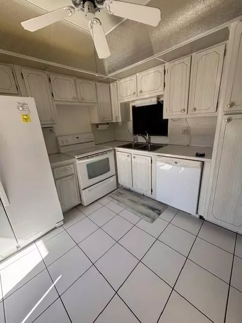 218 NE 12th Ave #104, Hallandale Beach, FL 33009