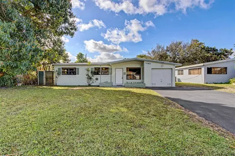 7090 Scott St, Hollywood, FL 33024