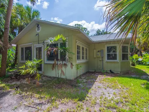 722 Wentworth St, Sebastian, FL 32958