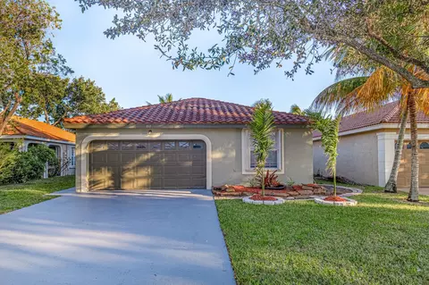 711 NW 182nd Way, Pembroke Pines, FL 33029