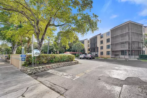 3800 N Hills Dr #412, Hollywood, FL 33021