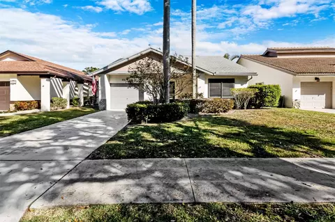 4928 S Boxwood Cir, Boynton Beach, FL 33436