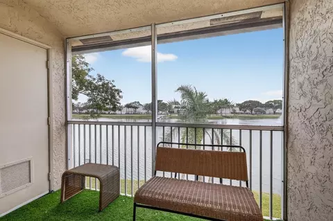 5511 Lakeside Dr #202, Margate, FL 33063