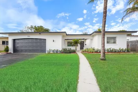 7521 Grant Ct, Hollywood, FL 33024