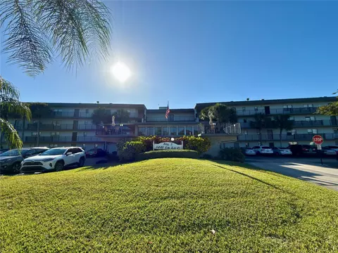 9440 SW 8 St #208, Boca Raton, FL 33428