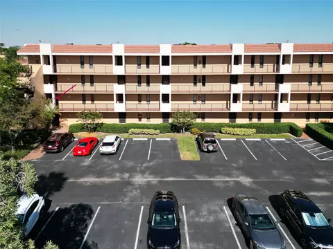 6524 Coral Lake Dr #212, Margate, FL 33063