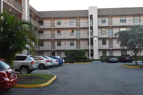10120 Sunrise Lakes Blvd #405, Sunrise, FL 33322