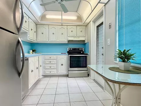 4401 NW 41st St #104, Lauderdale Lakes, FL 33319