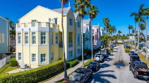 2825 Marina Cir #2825, Lighthouse Point, FL 33064