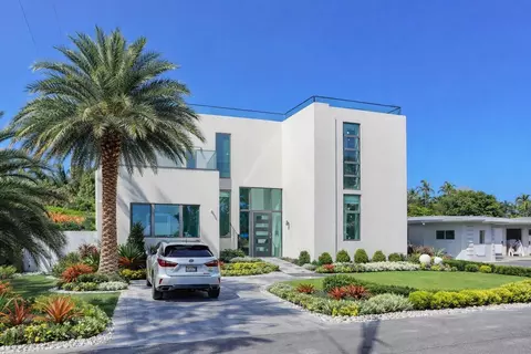 2421 NE 201st St, Miami, FL 33180