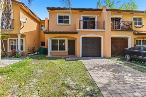 885 SW 6th Ct, Homestead, FL 33034