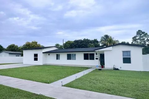 16125 SW 98th Ct, Miami, FL 33157