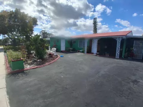 6031 NE 7th Ave, Oakland Park, FL 33334