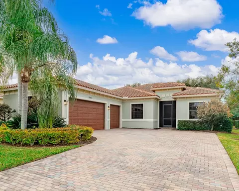 4985 55th St, Vero Beach, FL 32967