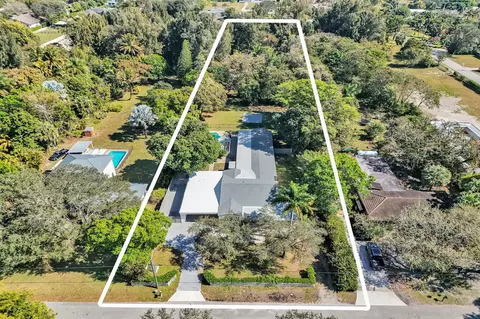 216 Bayberry Dr, Plantation, FL 33317