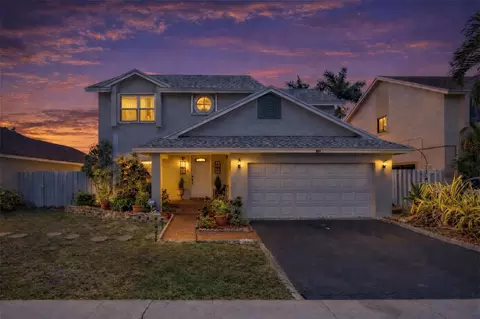 961 SW 98th, Pembroke Pines, FL 33025