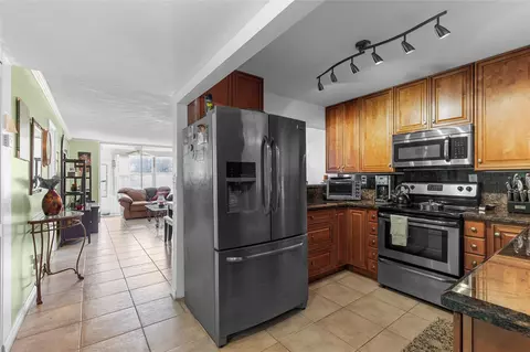 9350 Sunrise Lakes Blvd #101, Sunrise, FL 33322