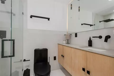 Bath - Undisclosed, Miami, FL 33183 photo 2 of 3