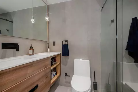 Bath - Undisclosed, Miami, FL 33183 photo 1 of 3