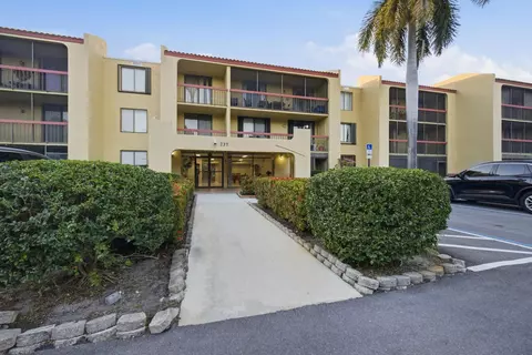 737 SE 1st Way #205, Deerfield Beach, FL 33441