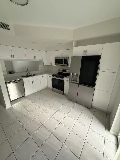 5602 NW 99th Way, Coral Springs, FL 33076