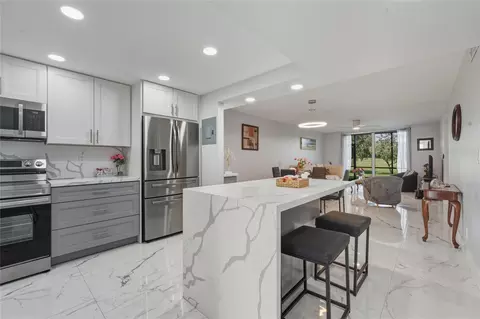 9611 N Hollybrook Lake Dr #101, Pembroke Pines, FL 33025