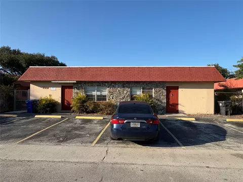 7931 SW 10th St, North Lauderdale, FL 33068