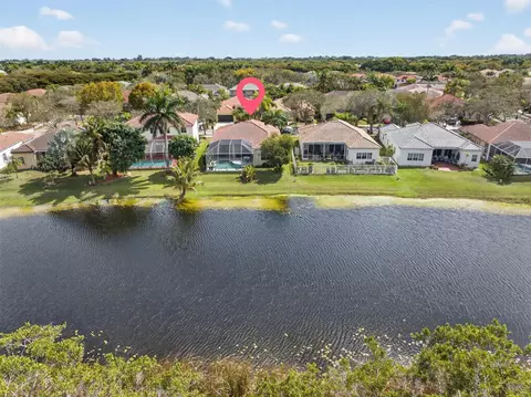 4042 Pinewood Ln, Weston, FL 33331