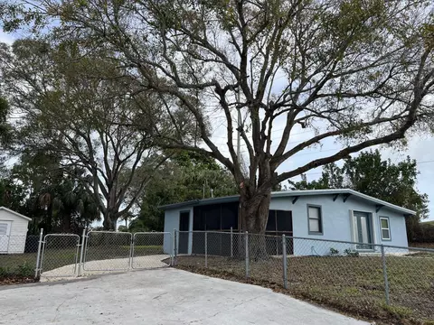 202 Southern Ave, Fort Pierce, FL 34950