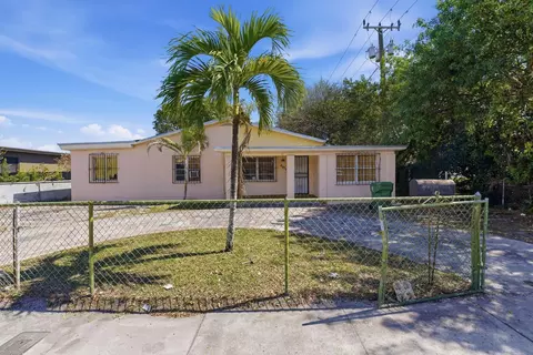 4925 E 9th Ct, Hialeah, FL 33013