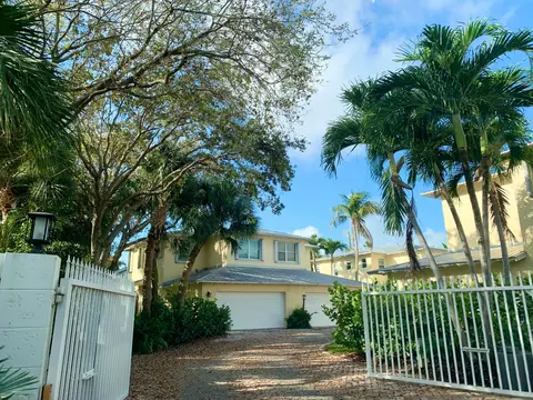 826 SE 4th Ct, Deerfield Beach, FL 33441