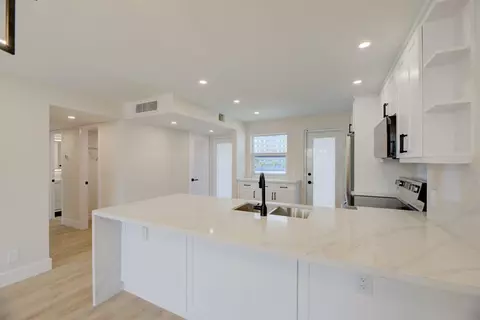 201 N Ocean Blvd #207, Pompano Beach, FL 33062