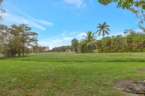 4168 Inverrary Dr #102, Lauderhill, FL 33319